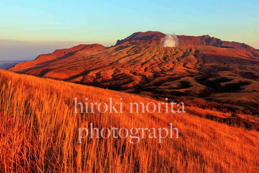 熊本県　ススキの阿蘇夕暮れ