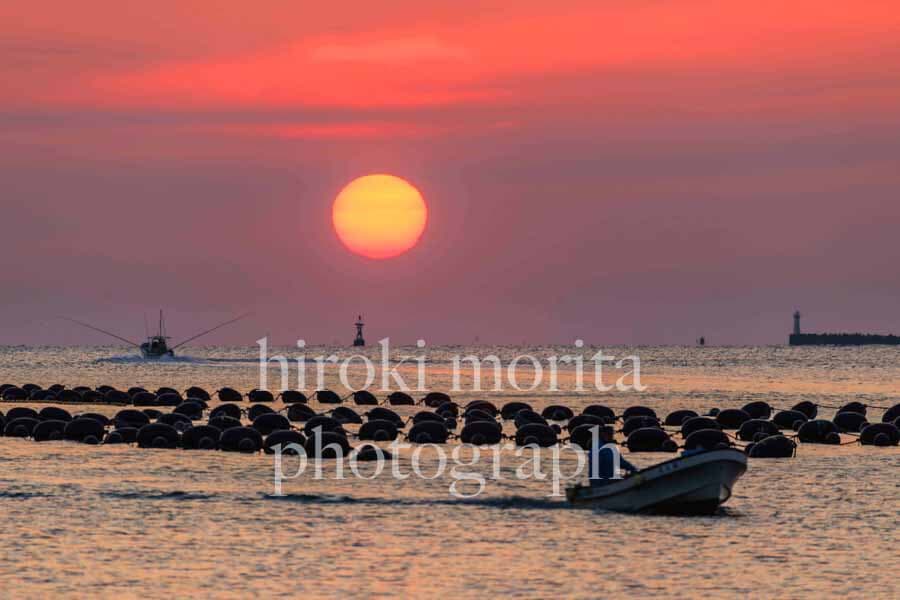 三重県　伊勢湾の朝日