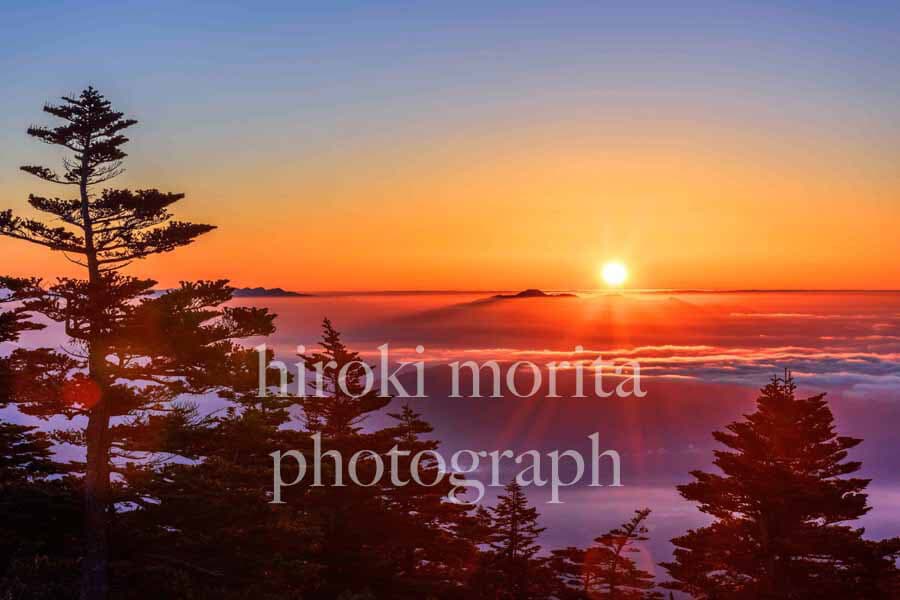 長野県　朝日昇る峠　渋峠