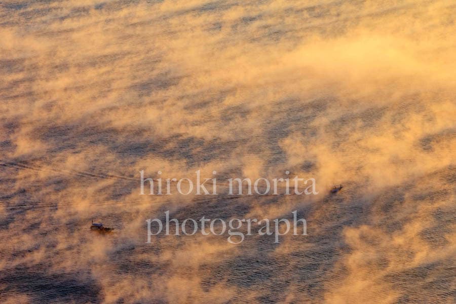 広島県　瀬戸内海の海霧と船